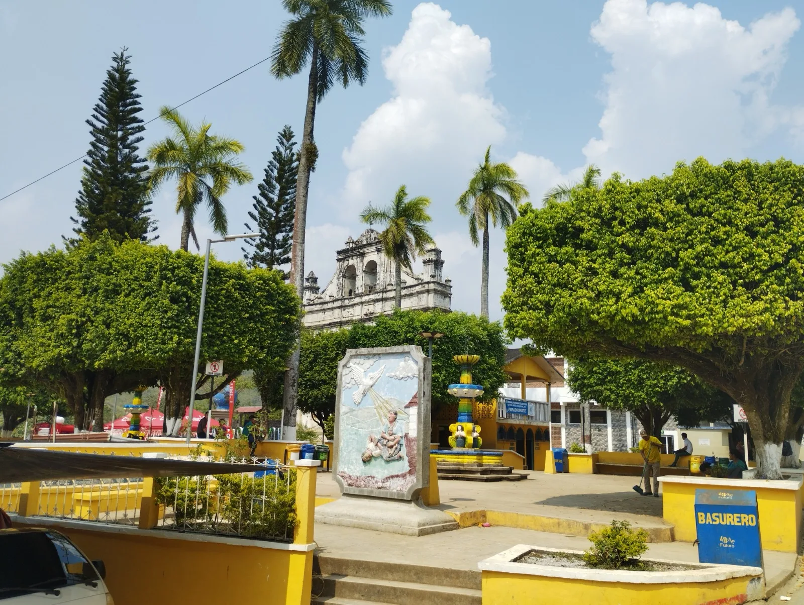 Parque e iglesia de Santa María Cahabón, Alta Verapaz